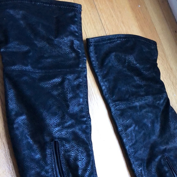 Thigh high suede boots! - Picture 3 of 6